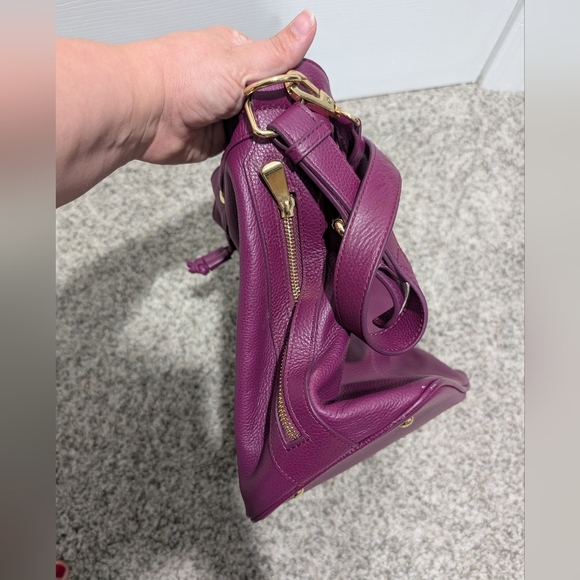 Ora Delphine Berry Pink Pebbled Leather Convertible Claire Bucket Handbag - Picture 11 of 11